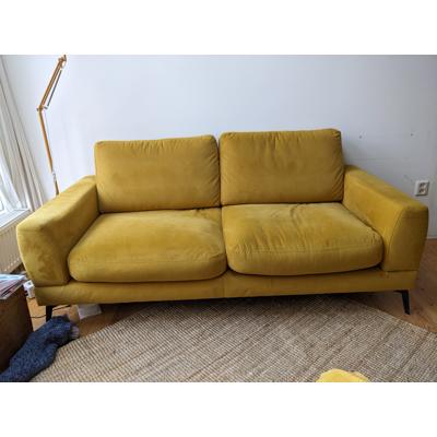 Oker twee zitsbank ,180 bij 85 ,zithoogte 38.