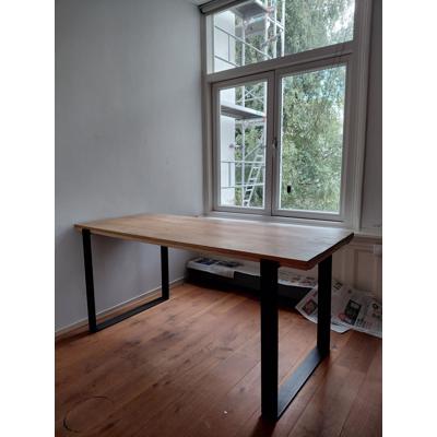 Houten eettafel stalen poten