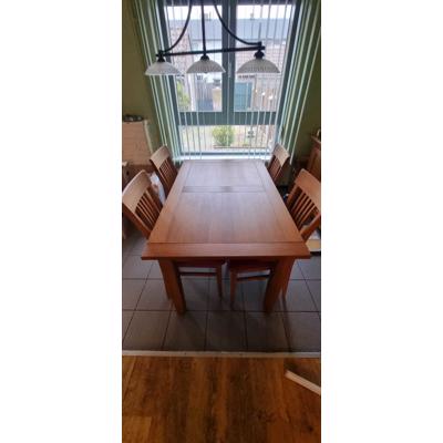 Eettafel met 4 stoelen