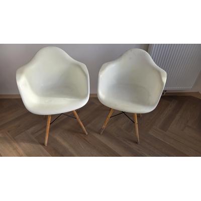 Replica vitra Eames stoelen met gebruikssporen