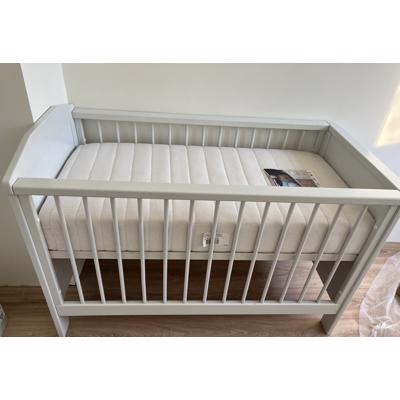 Witte ledikant met matras