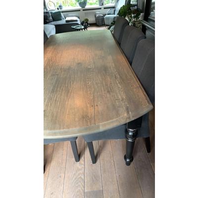 Stevige eettafel