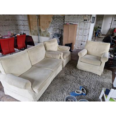 Tweezitsbank en twee feauteuils