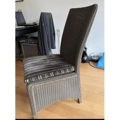 Vier eetkamerstoelen