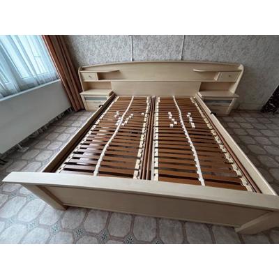 Bed incl. 2 verstelbare elektrische lattenboden en 2 nachtkasten