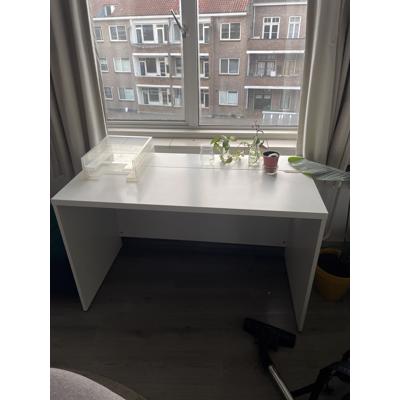 Handig wit bureau