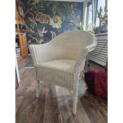 Witte rotan stoel