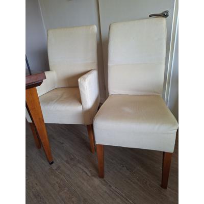 Vier eetkamerstoelen