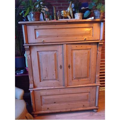 Mooie houten kast, geschikt als opbergkast of als TV meubel