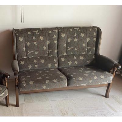 Bank in goede staat en zit goed 