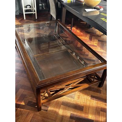 Salontafel met hardglazen top