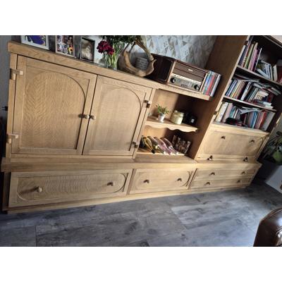 groot wandmeubel met veel bergruimte