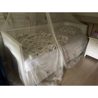 IKEA 1-persoonsbed met uitschuifbaar tweede bed