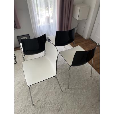 Vier design eetkamerstoelen zwart-wit