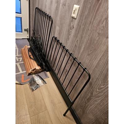 Eenpersoonsbed zwart