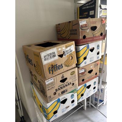 Zeven bananendozen / verhuisdozen