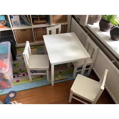 kindertafeltje en 4 stoelen