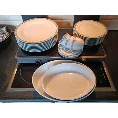 Uitzet | Servies | Pannenset | Bestekset