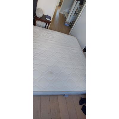 Goed, bijna niet gebruikt tweepersoons matras