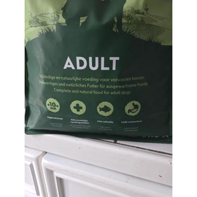 Hondenvoer nog nieuw in de verpakking