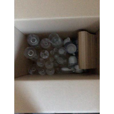 Glaswerk en kop en schotels