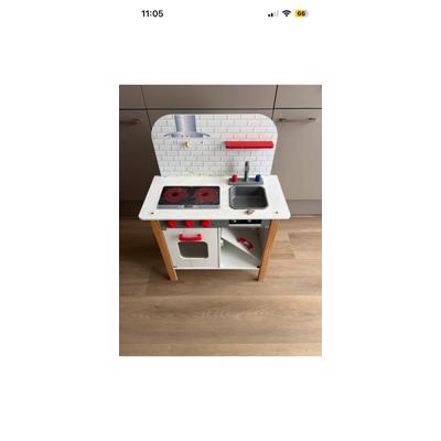 Speelkeukentje deels kapot