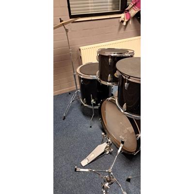 Gratis af te halen: Mooi gebruikt Stagg drumstel!