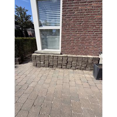 Gratis af te halen 170 tuintegels voor oprit of tuin