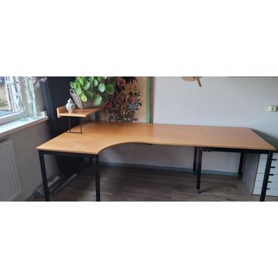 Heel degelijk mooi bureau 