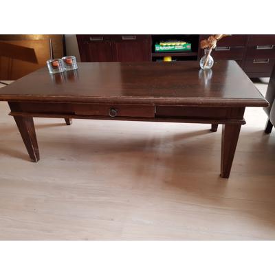 Salontafel, heeft  wat beschadigingen 