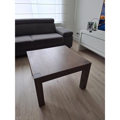 Eettafel met 4 stoelen en bijbehorende salontafel