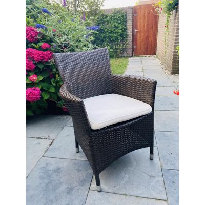 6 bruine tuinstoelen met kussen