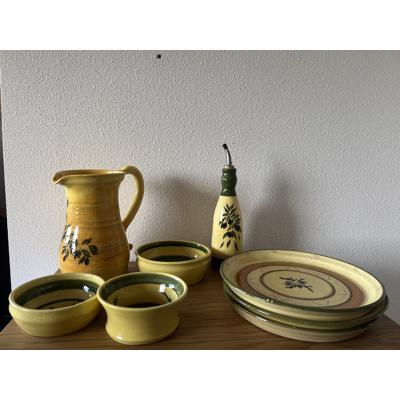 Schalen en borden aardewerk mediterraan gedecoreerd 