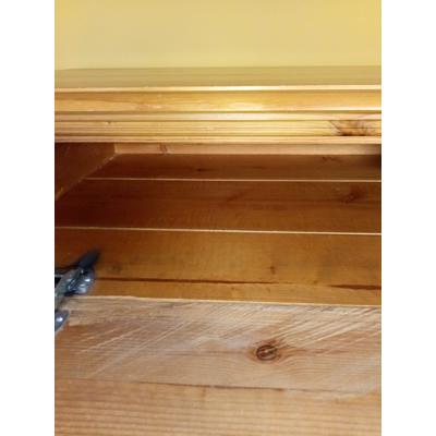 Grenen TV kast in goede staat