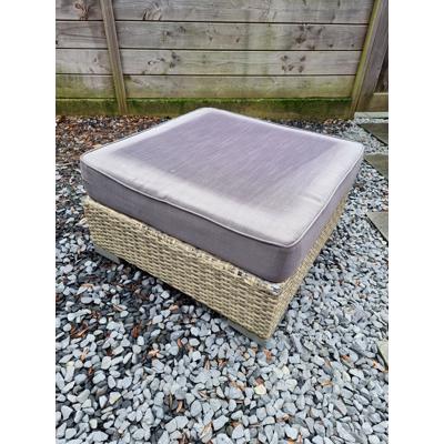 Hocker + 2 bijpassende stoelkussens