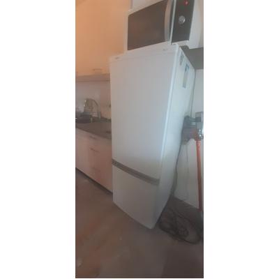 Ijskast vriezer combi wegens emigratie moet hij weg