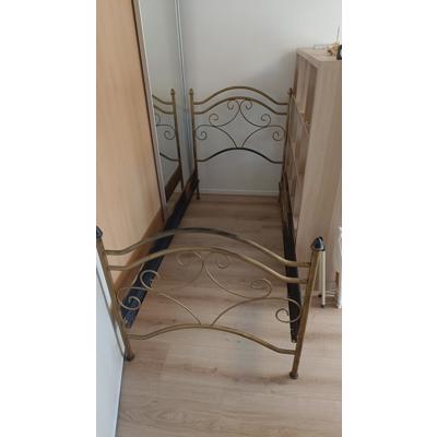 Romantisch bedframe in goud en zwart. 200 x 90cm