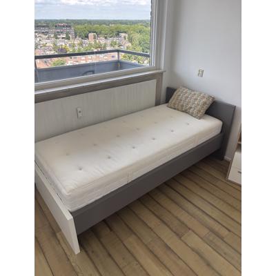 Eenpersoonsbed met matras