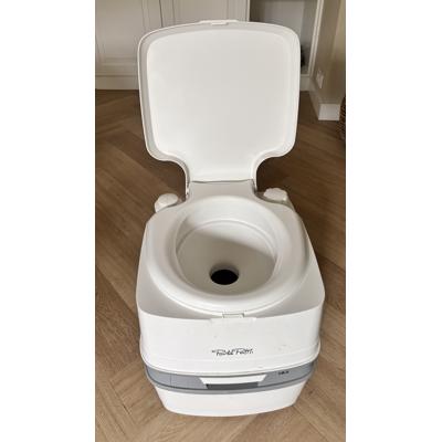 Gebruikt maar absoluut schone Porta Potti toilet 