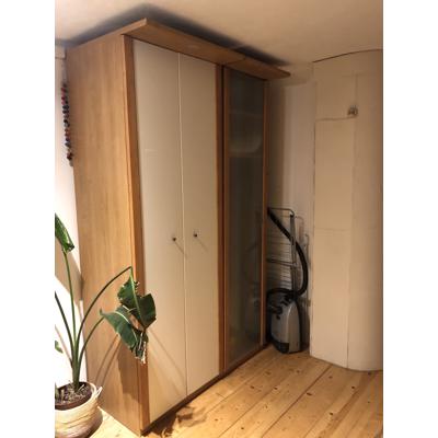 Kledingkast witte en glazen deuren (totaal 2 stuks)