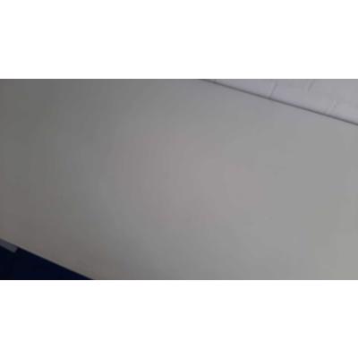 werktafels, oude schooltafels