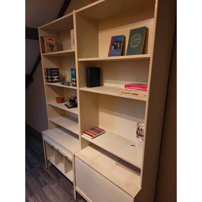 Twee kasten (kantoor of studeer) 