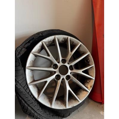 BMW Styling 380 | Velgen (3 stuks + 1 beschadigd) met winterbanden