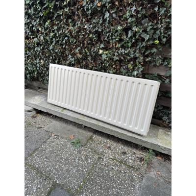 Radiator 1,5 m lang 0,5 m hoog 10 cm dik