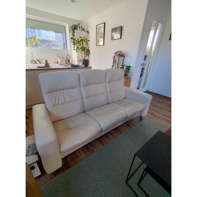 Stressless driezitsbank crèmekleurig leer, hoge rug