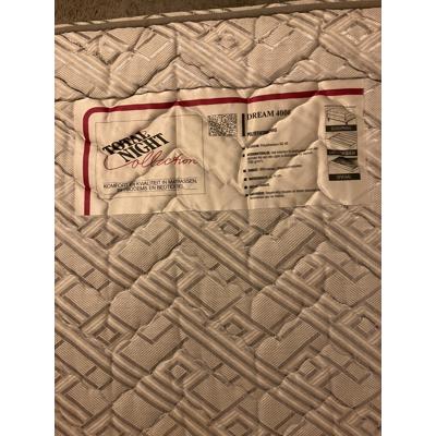 Twee goede en schone matrassen