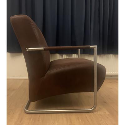 Bruine vegan suède fauteuil – comfortabele designstoel