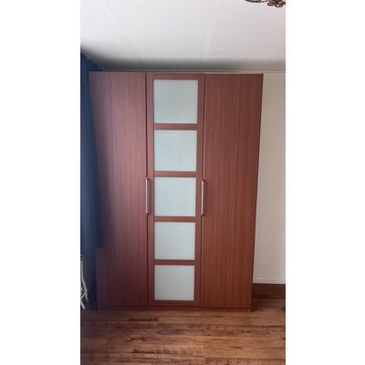 2 zeer nette kleding/ linnenkasten
