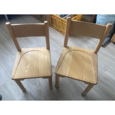 Houten peuter stoeltjes
