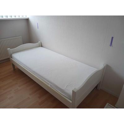 Kinderbed met nieuwe matras